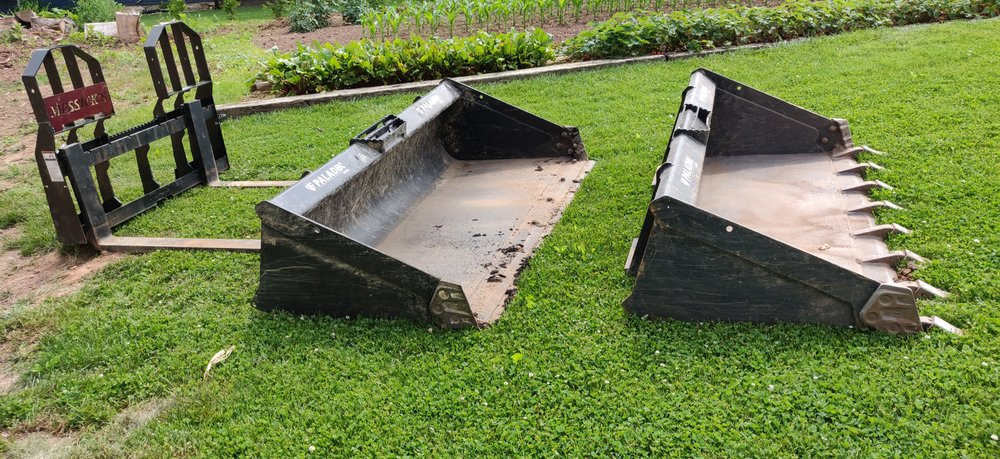 Full size Smooth & Tooth Buckets (free with any skid loader)